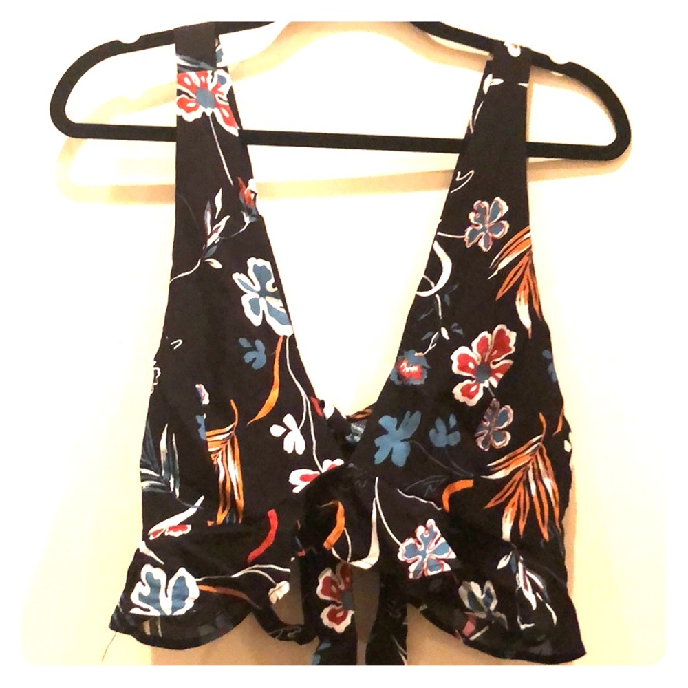 Cute Black Floral Back Tie Cropped Tank
